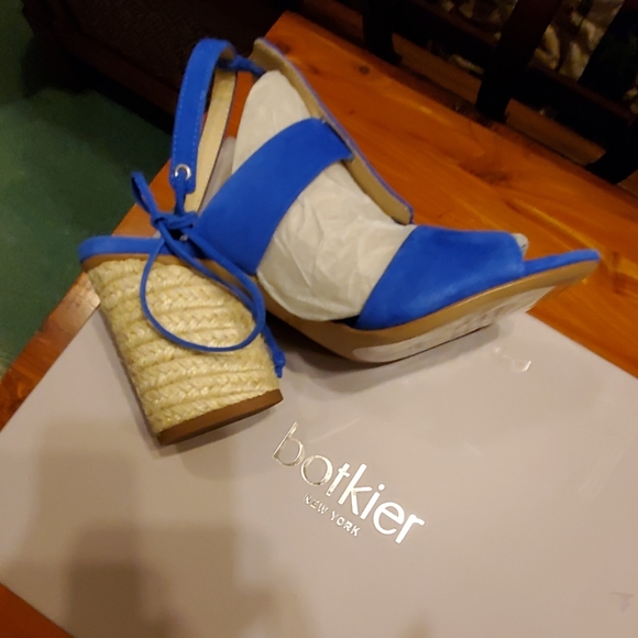 SHOES - Picture 5 of 7